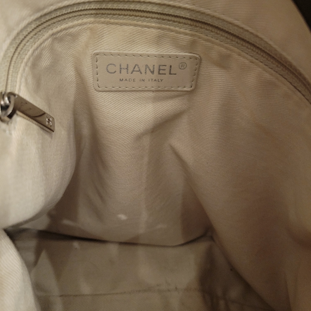 Chanel Black CC Pocket Hobo Quilted Caviar Medium Tote Handbag - Picture 14 of 16